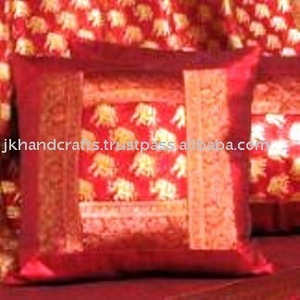 ปลอกหมอนอิงตกแต่งรูปช้างสีแดง - Product Image 2