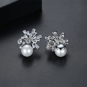 LUOTEEMI Elegante In Oro Bianco Placcato CZ Del <span class=keywords><strong>Fiore</strong></span> Delle Donne Madre Regalo Di Natale Simulato Vite Prigioniera Della Perla <span class=keywords><strong>Orecchini</strong></span> - Product Image 5