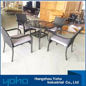 5 unids conjunto mesa <span class=keywords><strong>de</strong></span> comedor <span class=keywords><strong>de</strong></span> ratán Jardín clásico mesa con <span class=keywords><strong>4</strong></span> restaurante <span class=keywords><strong>sillas</strong></span> <span class=keywords><strong>de</strong></span> comedor - Product Image 4