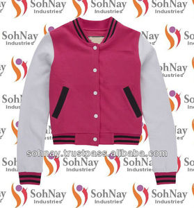 Chaqueta universitaria bordada con logotipo personalizado para mujer, chaqueta de béisbol con letras forrada de lana transpirable, de punto acolchado, venta al por mayor - Product Image 4