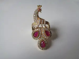 Yüksek kalite toptan altın kaplama pembe ve beyaz rhinestone peacock tasarım yüzük