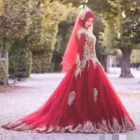 זהב תחרה נפוחה מותאם אישית בתוספת גודל מוסלמי ארוך שרוול אדום זול חתונת כלה עם חיג 'אב MWA363