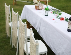 Chaise bohème moderne en macramé avec pompon dos pour mariée et marié tissu fait à la main décor de mariage pour un usage domestique - Product Image 3
