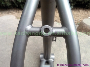 Titanio cuadro de la bicicleta marco de la <span class=keywords><strong>bici</strong></span> de triatlón con rosca BSA BB shell personalizado marco de triatlón - Product Image 4