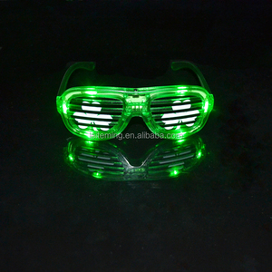 聖パトリックの日のお祭り用シャムロック点滅LEDシャッターグラス - Product Image 6
