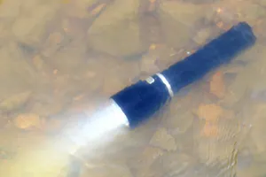 กันน้ำใต้น้ำที่มีประสิทธิภาพนำไฟฉายดำน้ำ3600 Lumens 3 X ไฟฉายดำน้ำสีขาว