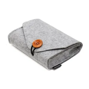 Manufacturing hot selling felt essential oil pouch case cosmetic carrying bag for roller essential oil