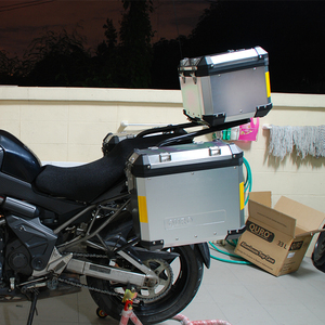 Valise latérale en aluminium pour <span class=keywords><strong>moto</strong></span> SIKKIA QURO, noire - Product Image 4