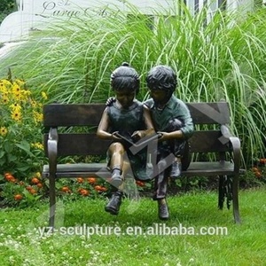 Statue de bronze d'un garçon nu et d'une sœur et d'un frère assis sur la plage, pour parc extérieur - Product Image 3
