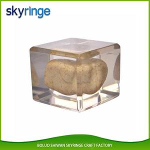 Kişiselleştirilmiş Kare Özel Gerçek Çiçekler Sekizgen Sıvı Dolgulu Kağıt Ağırlığı Şeffaf Reçine Kağıt Ağırlığı - Product Image 3