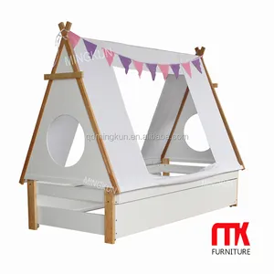 Tempat Tidur Anak Ujung Kayu, Tempat Tidur Anak Tipi Putih dengan Kain