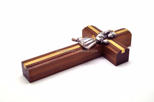 Crucifijo Cruz Madera (Niña) - Product Image 3