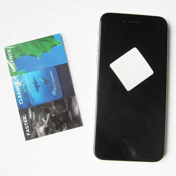 Zelfklevende Microfiber Plakkerige Mobiele Telefoon Reinigingspad Sticker Mini Schermreiniger