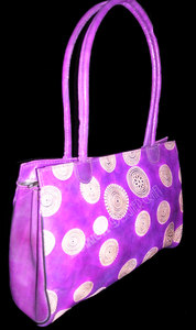Sac fourre-tout en cuir violet tendance avec motif circulaire, fermeture à cordon, poignée en cuir façon parapluie - Idéal pour les voyages et l'usage quotidien - Product Image 3