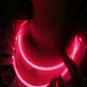 Collier néon lueur dans le noir pour mariage d'<span class=keywords><strong>Halloween</strong></span> Colliers lumineux en vrac de bâtons lumineux de 22 pouces Colliers lumineux avec connecteurs - Product Image 2