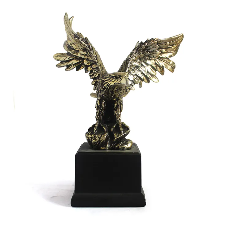 Venta al por mayor resina animal águila estatua poliresina estatua para la venta personalizada águila escultura hogar gabinete Decoración de mesa