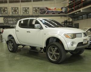 E-BOARD Pajero Sport étape latérale Électrique - Product Image 1