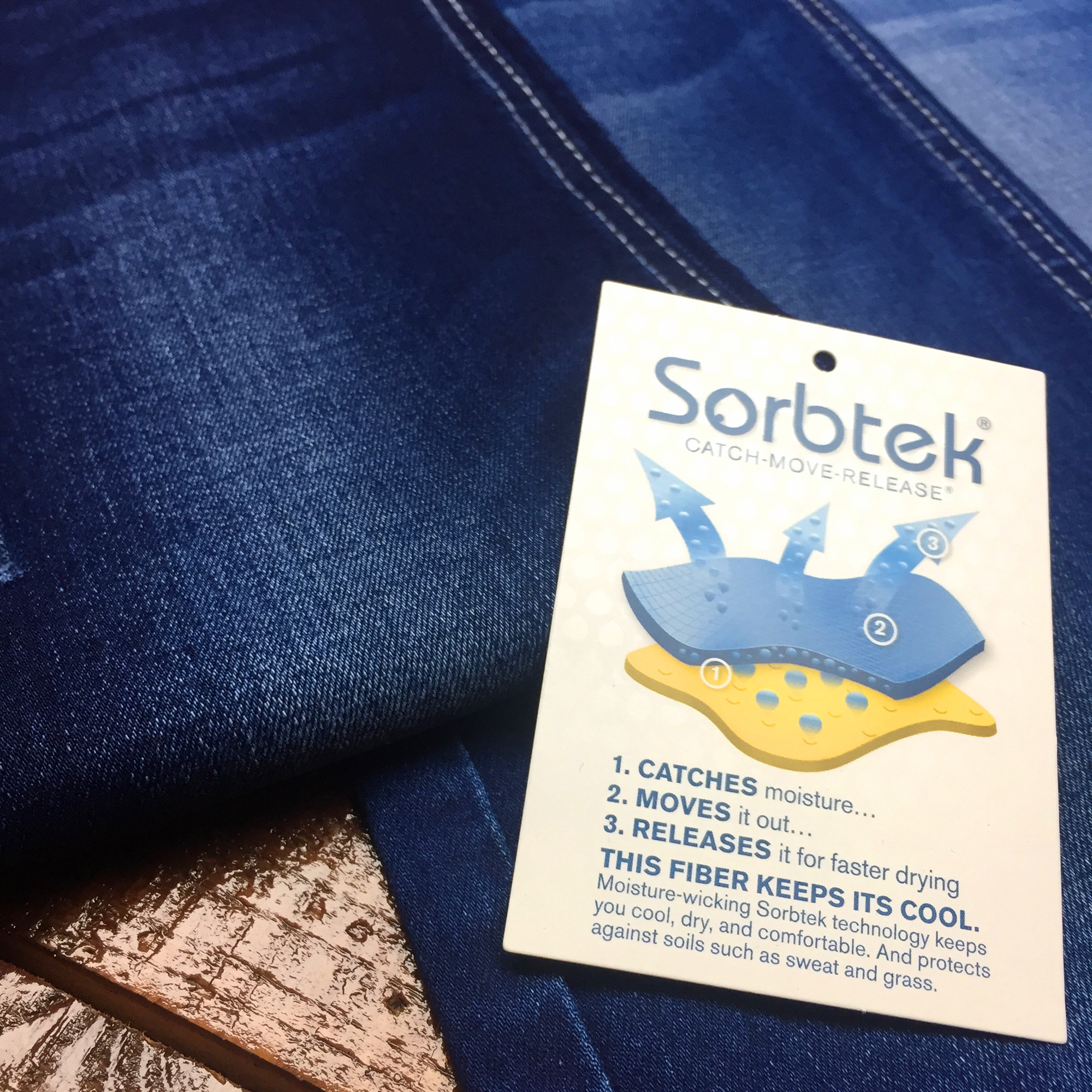 Впитывающая влагу технология Sorbtek сохраняет вас прохладу, сухость и удобство, Новое поступление джинсовой ткани