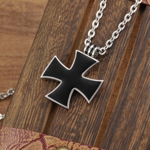 Classic design nero dello smalto di disegno di modo di vendita calda in acciaio inox Tedesco croce di <span class=keywords><strong>ferro</strong></span> <span class=keywords><strong>collana</strong></span> per gli uomini e le donne - Product Image 2
