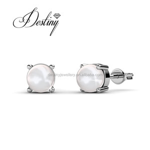 Ensembles <span class=keywords><strong>de</strong></span> pendentifs et boucles d'oreilles élégants ornés <span class=keywords><strong>de</strong></span> perles <span class=keywords><strong>Swarovski</strong></span> Vente <span class=keywords><strong>en</strong></span> <span class=keywords><strong>gros</strong></span> Daisini Ensemble d'accessoires plaqués or 18 carats pour femme - Product Image 4
