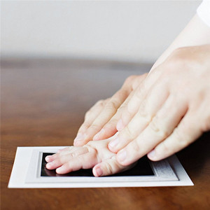 Kit per Impronte di <span class=keywords><strong>Mani</strong></span> e Piedi di Neonati con Tamponi d'Inchiostro per Impronte di Zampe di Animali e Cornice per Dipingere, Senza Disordine, Non Tossico per Neonati - Product Image 4