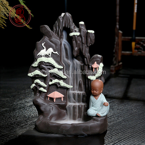 Bruciatore di Incenso di ceramica Piccolo Monaco Riflusso - Product Image 1