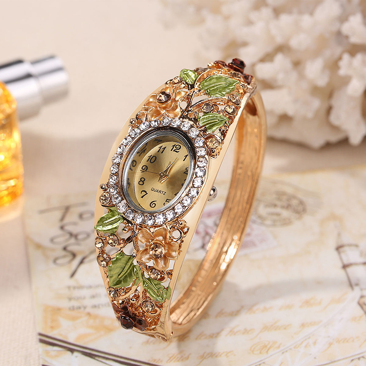 Fashion Gold Bracelet Watch for Women - Vintage Quartz  display picture 1