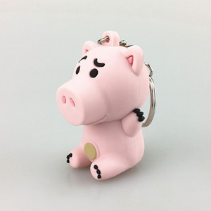 Personnalisable Mignon Dessin Animé Cochon Porte-clés Jouet 3D Vinyle PVC Souple Souvenir Promotionnel Mousqueton Porte-clés - Product Image 4