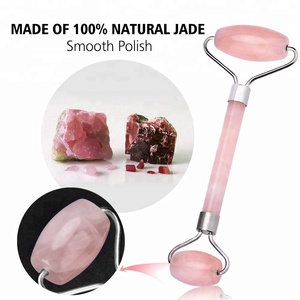 <span class=keywords><strong>Massaggio</strong></span> facciale del <span class=keywords><strong>rullo</strong></span> della <span class=keywords><strong>giada</strong></span> del quarzo rosa facciale del massaggiatore senza rumore del regalo di natale - Product Image 4