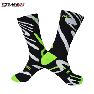 Chaussettes de cyclisme, de course à pied et de basketball Darevie personnalisées - Product Image 1