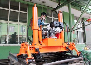 Machine hydraulique <span class=keywords><strong>de</strong></span> levage et <span class=keywords><strong>de</strong></span> centrage <span class=keywords><strong>de</strong></span> traverses TIEGONG YQBJ-300*200 en acier au carbone 588 kg – Nouvelle - Product Image 2