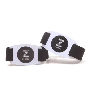 Поставщик мягких пластиковых эластичных браслетов RFID с индивидуальным чипом