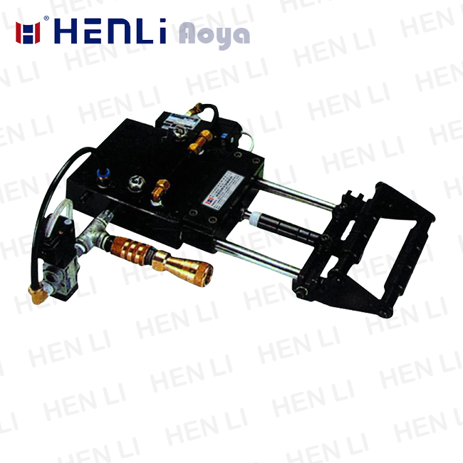 Устройство для обработки металлических полос, катушечный питатель