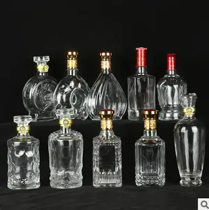 Bottiglia di Vino in Vetro Trasparente da 250ml con Tappo a Chiusura Manuale, Vari Stili e Forme - Product Image 1