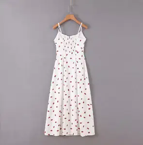 Abito da donna R10099S con stampa a fragole, scollo all'americana, schiena scoperta e pizzo. - Product Image 1