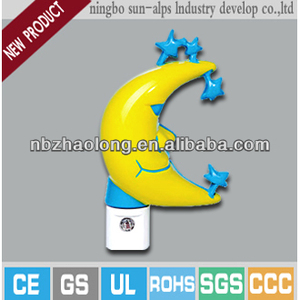 En forme de lune bébé. led night light - Product Image 1