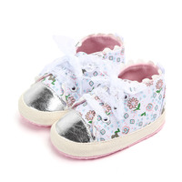 Del merletto bello appena nato del bambino scarpe scarpe bambino bambino