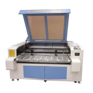 Jeans/Nylon/Film textiel lasergravure machine met automatische feeder met roll apparaat