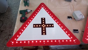 Éclairage solaire led matériau réfléchissant <span class=keywords><strong>triangle</strong></span> panneaux de <span class=keywords><strong>signalisation</strong></span> - Product Image 1