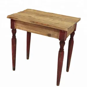 Mesa de madera vintage resistente y reciclada