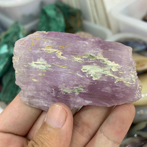 All'ingrosso naturale <span class=keywords><strong>kunzite</strong></span> cristalli di <span class=keywords><strong>pietra</strong></span> ruvida <span class=keywords><strong>pietra</strong></span> di guarigione <span class=keywords><strong>kunzite</strong></span> per fengshui - Product Image 5