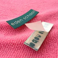 Laser cut adesivo colla schiena etichetta tessuta, etichetta di ferro sul retro etichetta di abbigliamento per la biancheria intima