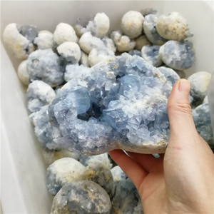 Cristal naturel quartz bleu géodes cristal cluster trou brut bleu celestite cluster forme de coeur pour la décoration