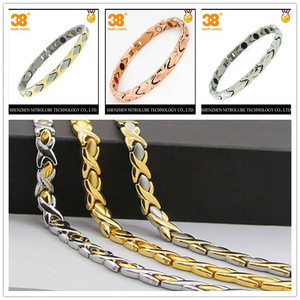 2025 classique câlin et baiser Design titane acier logo personnalisé réglable collier Bracelet ensemble avec <span class=keywords><strong>4</strong></span> en 1 entièrement magnétique - Product Image 3