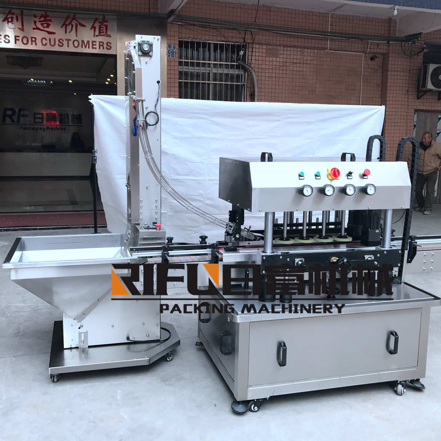 Производитель Гуанчжоу, машина для скручивания и укупорки