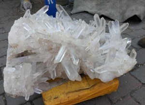 Cụm Tinh Thể Đá Trong Suốt Kích Thước Lớn 41Kg, Cụm Thạch Anh Trắng Tự Nhiên Để Trang Trí Hoặc Quà Tặng - Product Image 5