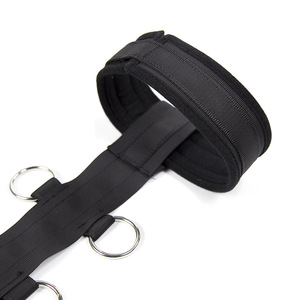 Ataduras de Neopreno Negras para Brazos con Cinturones Ajustables para Restricción de Cintura y Cuello para Juegos BDSM o Fetichistas - Product Image 4
