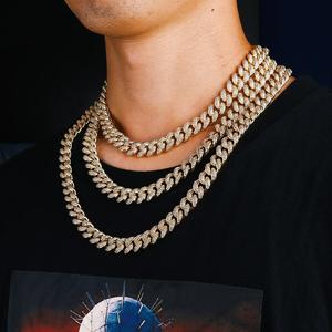 KRKC&CO 14k Oro Hip Hop Cadena Cubana de 12mm 18 Pulgadas - Product Image 3