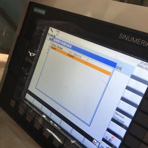 Fresatrici CNC per Scanalature a Mezzaluna con Linea di Produzione Completa - Product Image 5