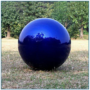 Grande Scultura da Esterno in Bronzo di Uomo che Spinge una Sfera Cava in Acciaio Inossidabile - Product Image 3